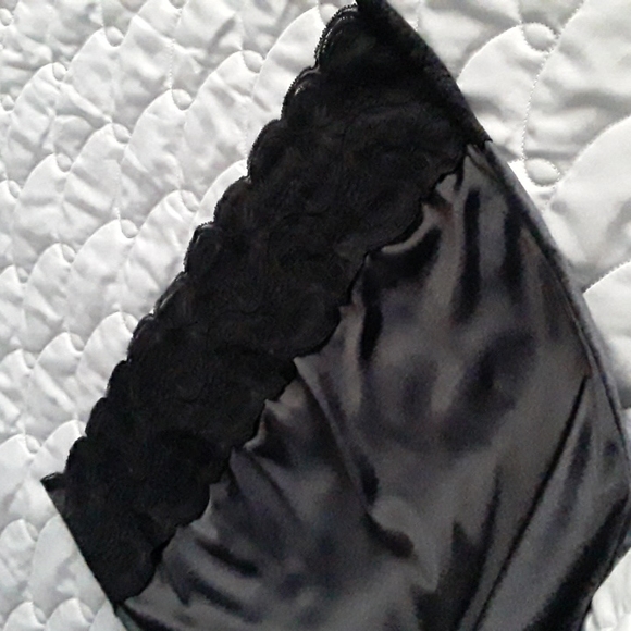 Vtg Victoria's Secret Lace Chemise, Black, Size S - Picture 3 of 9